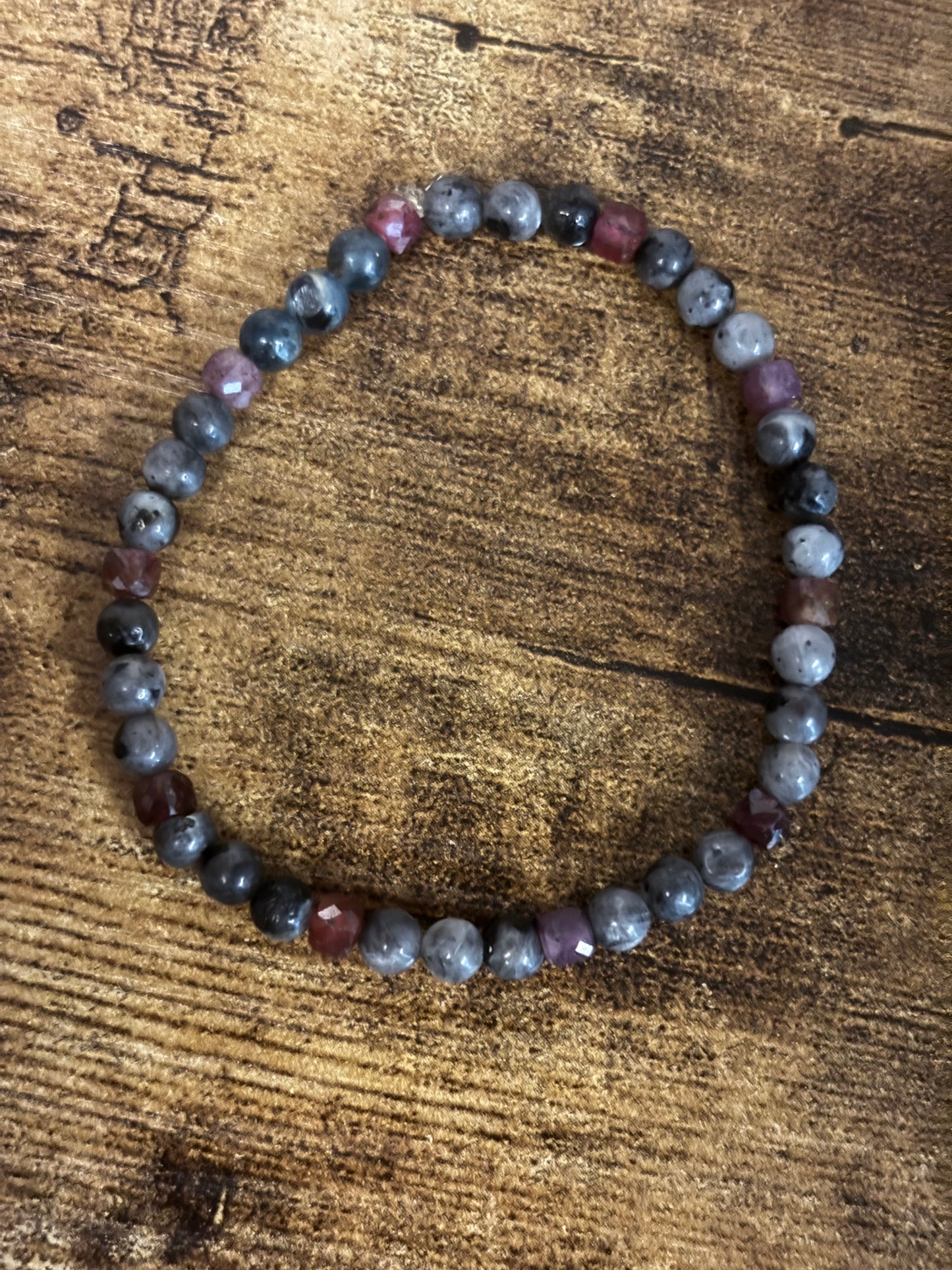 🔥 Soul Ignition – One-of-a-Kind Red Spinel & Labradorite Chakra Bracelet (4mm Beads)

Customize with Zodiac, Feather, or Moon Charm