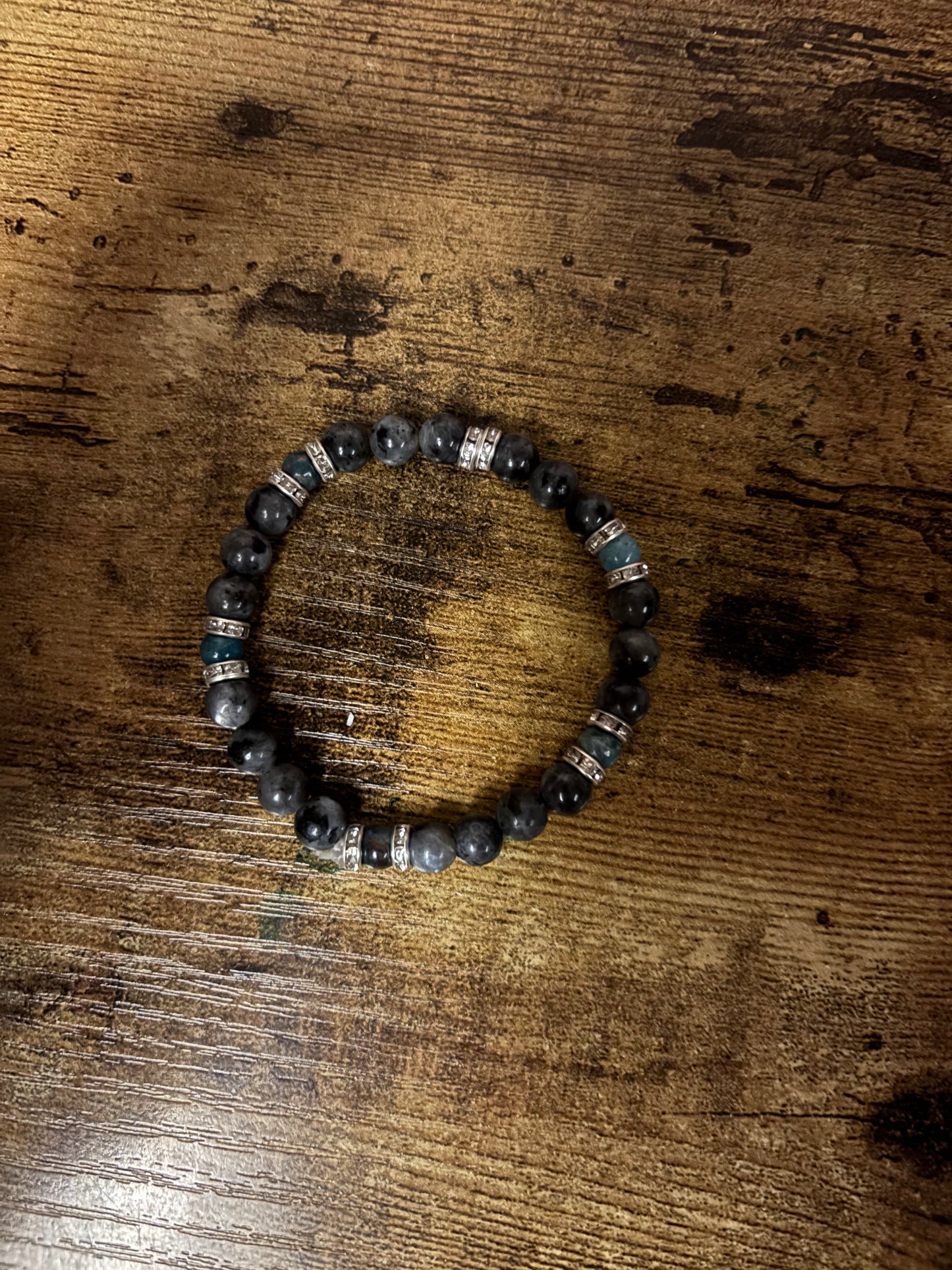 🌊 Visionary Flow – Labradorite & Blue Apatite Crystal Bracelet (6mm Beads) Intuition • Clarity • Transformation