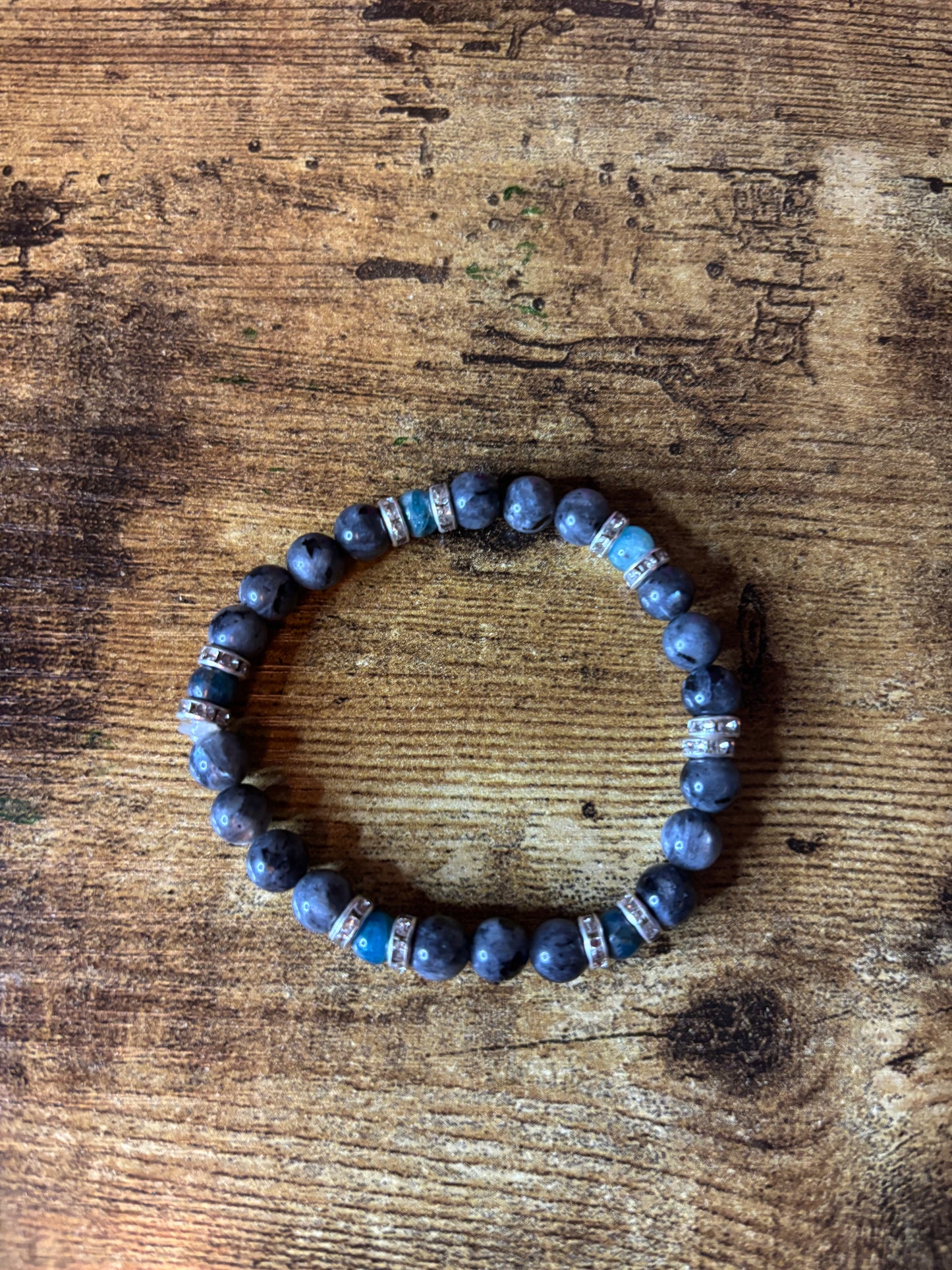🌊 Visionary Flow – Labradorite & Blue Apatite Crystal Bracelet (6mm Beads) Intuition • Clarity • Transformation