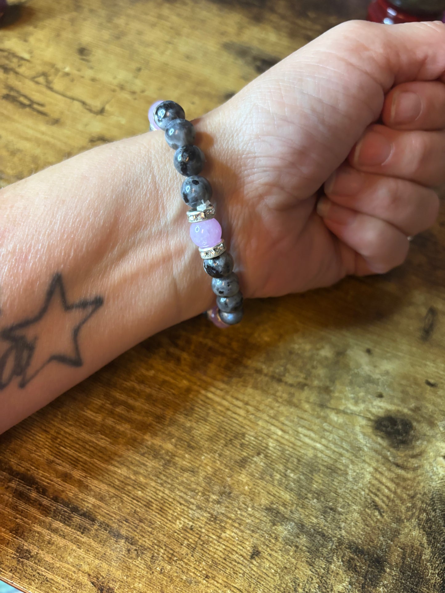 🌙 Divine Awakening – Labradorite & Lavender Amethyst Crystal Bracelet (8mm Beads) Intuition • Protection • Spiritual Balance