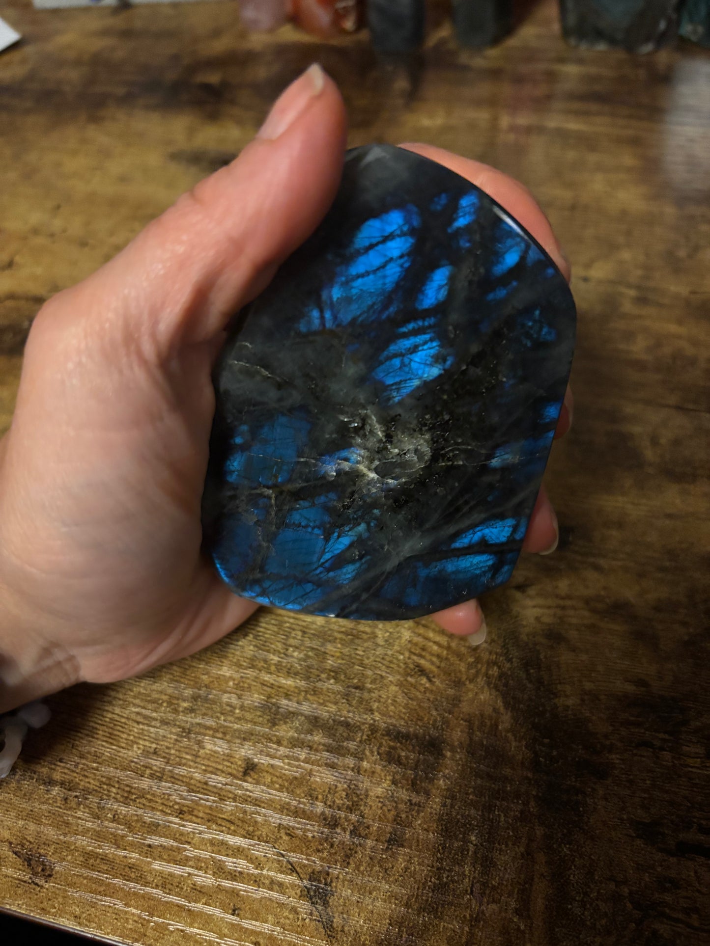 ✨ Stunning Blue Flash Labradorite Freeform | Intuition • Protection • Transformation Crystal ✨ (288g)
(10.16oz)