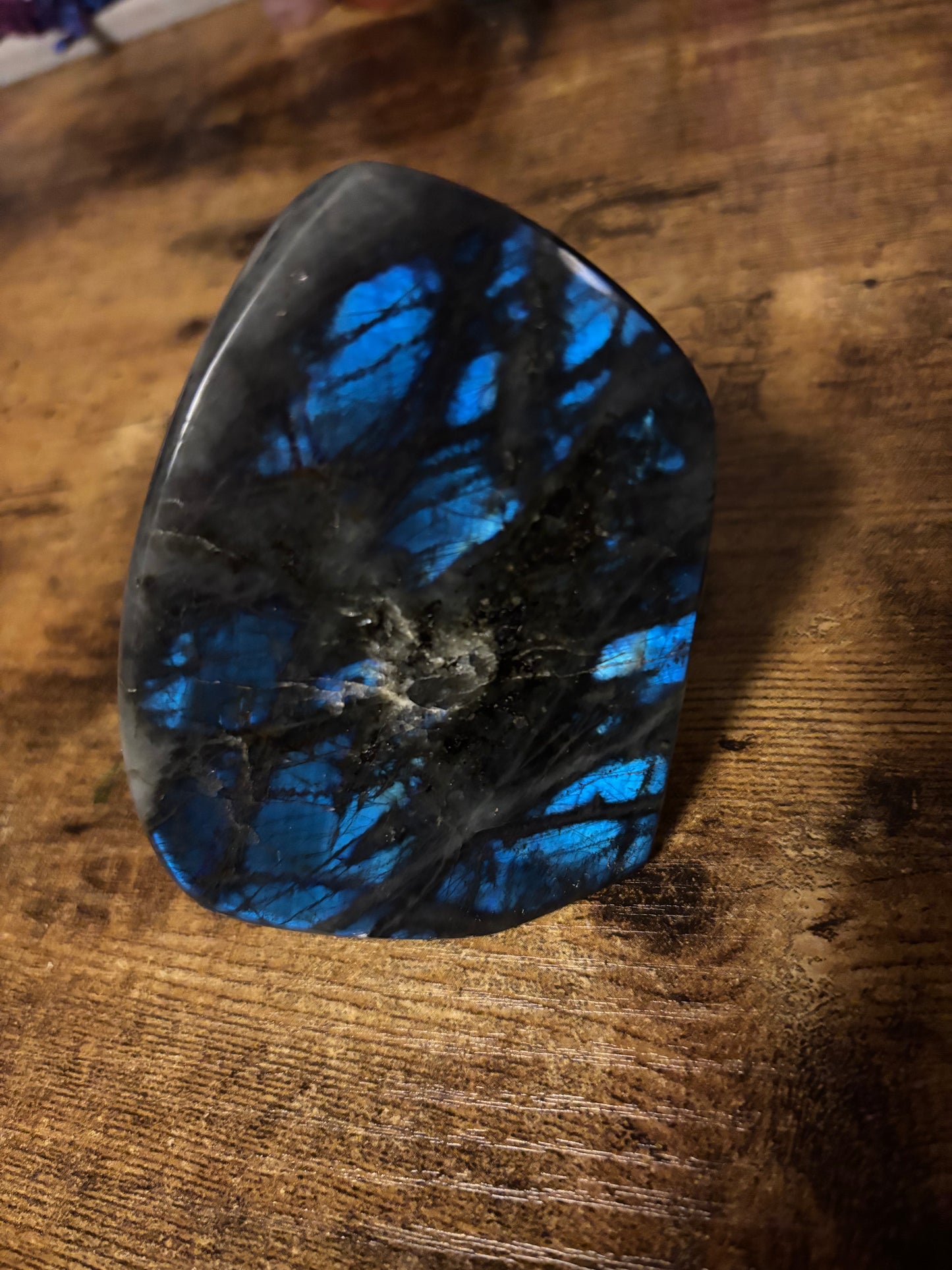 ✨ Stunning Blue Flash Labradorite Freeform | Intuition • Protection • Transformation Crystal ✨ (288g)
(10.16oz)