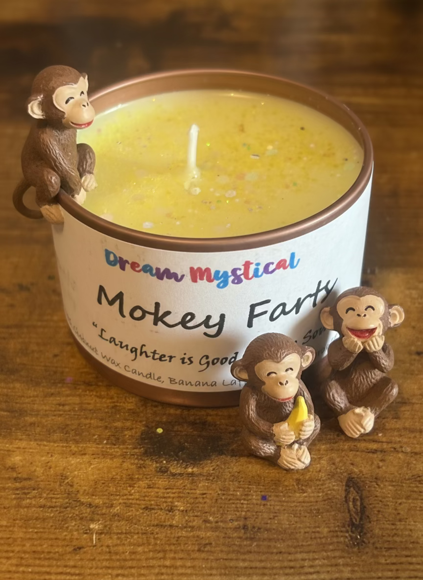 🍌 Mokey Farts – “Laughter is Good for the Soul” Banana Laffy Taffy Candle